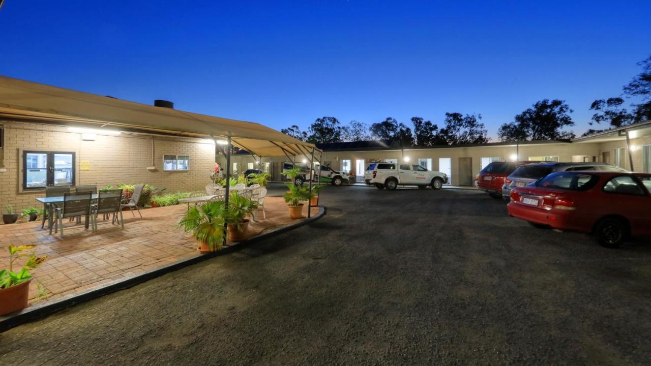 Motel 707 Emerald Bagian luar foto