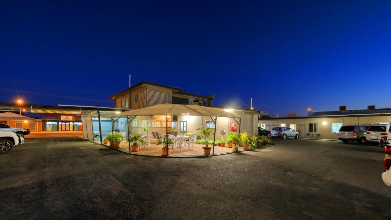 Motel 707 Emerald Bagian luar foto