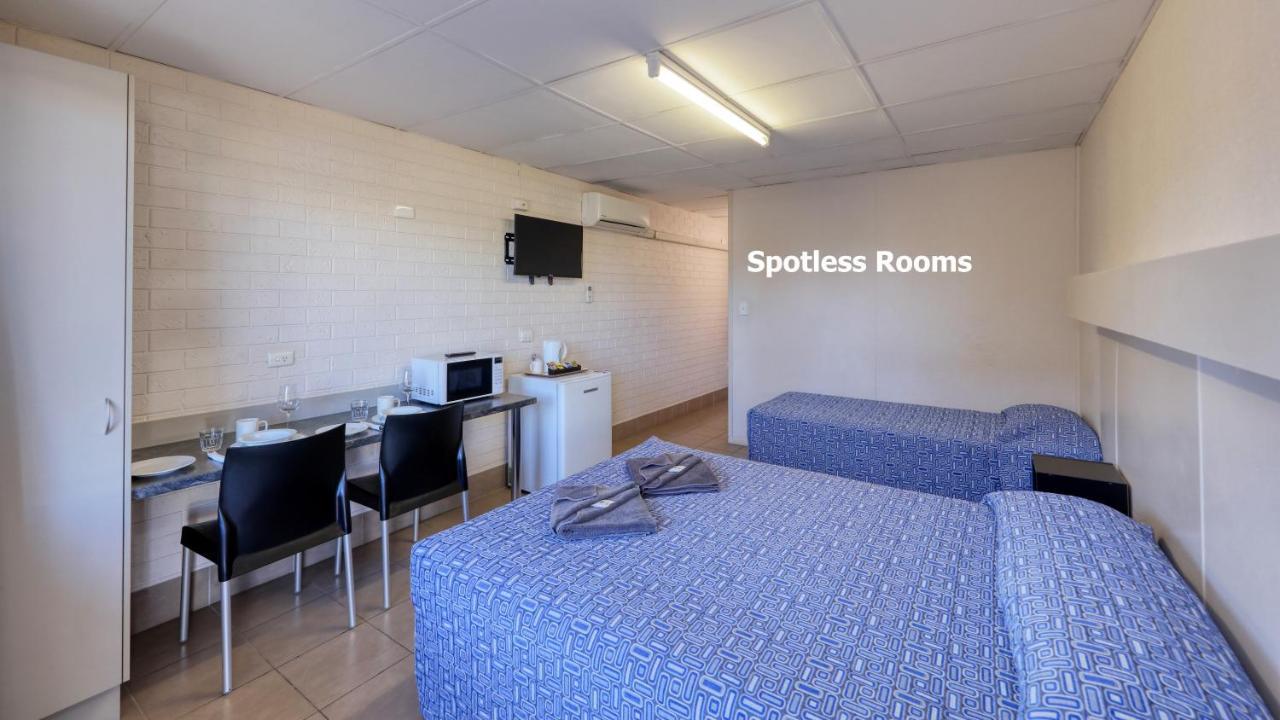 Motel 707 Emerald Bagian luar foto