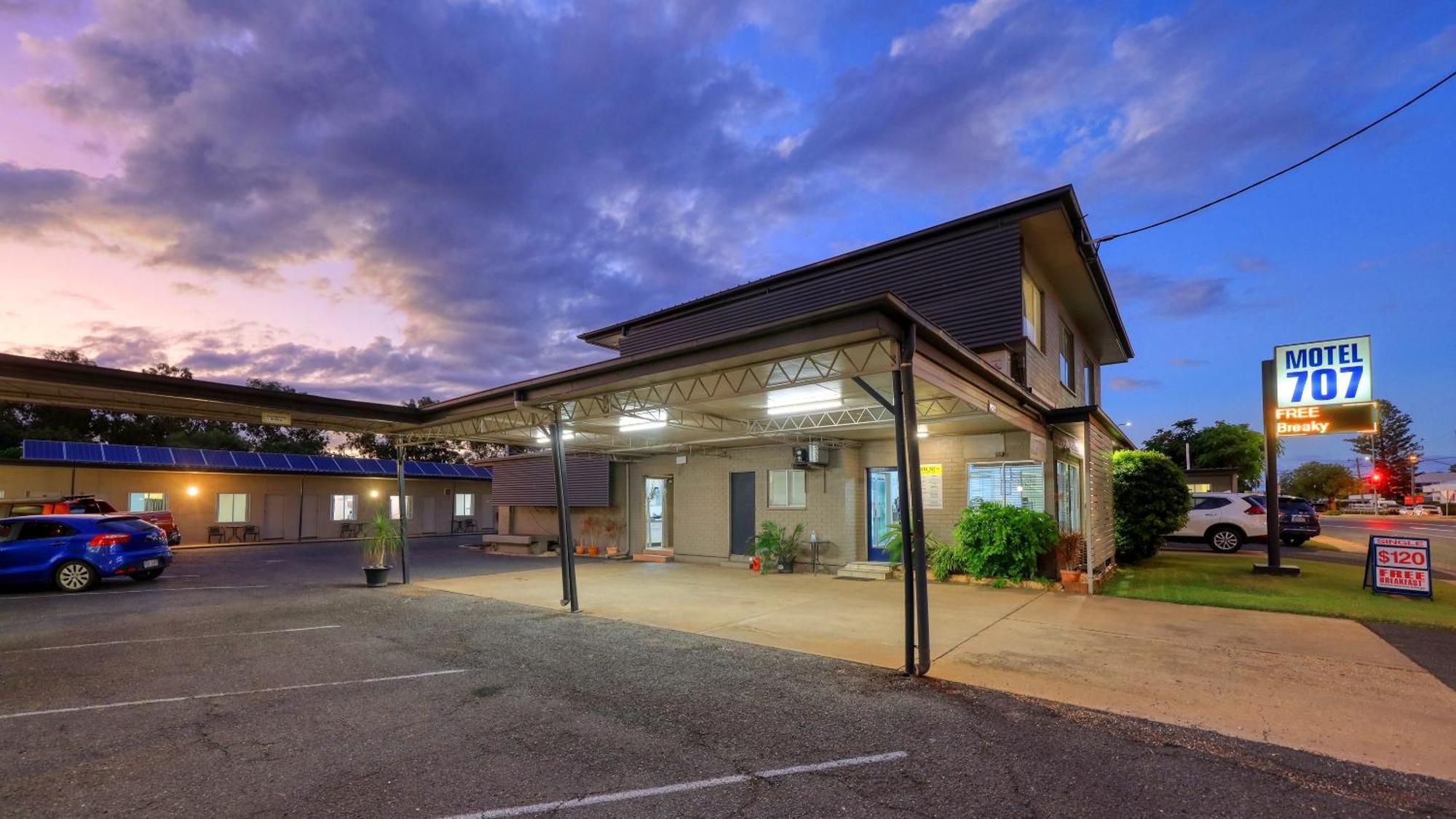 Motel 707 Emerald Bagian luar foto