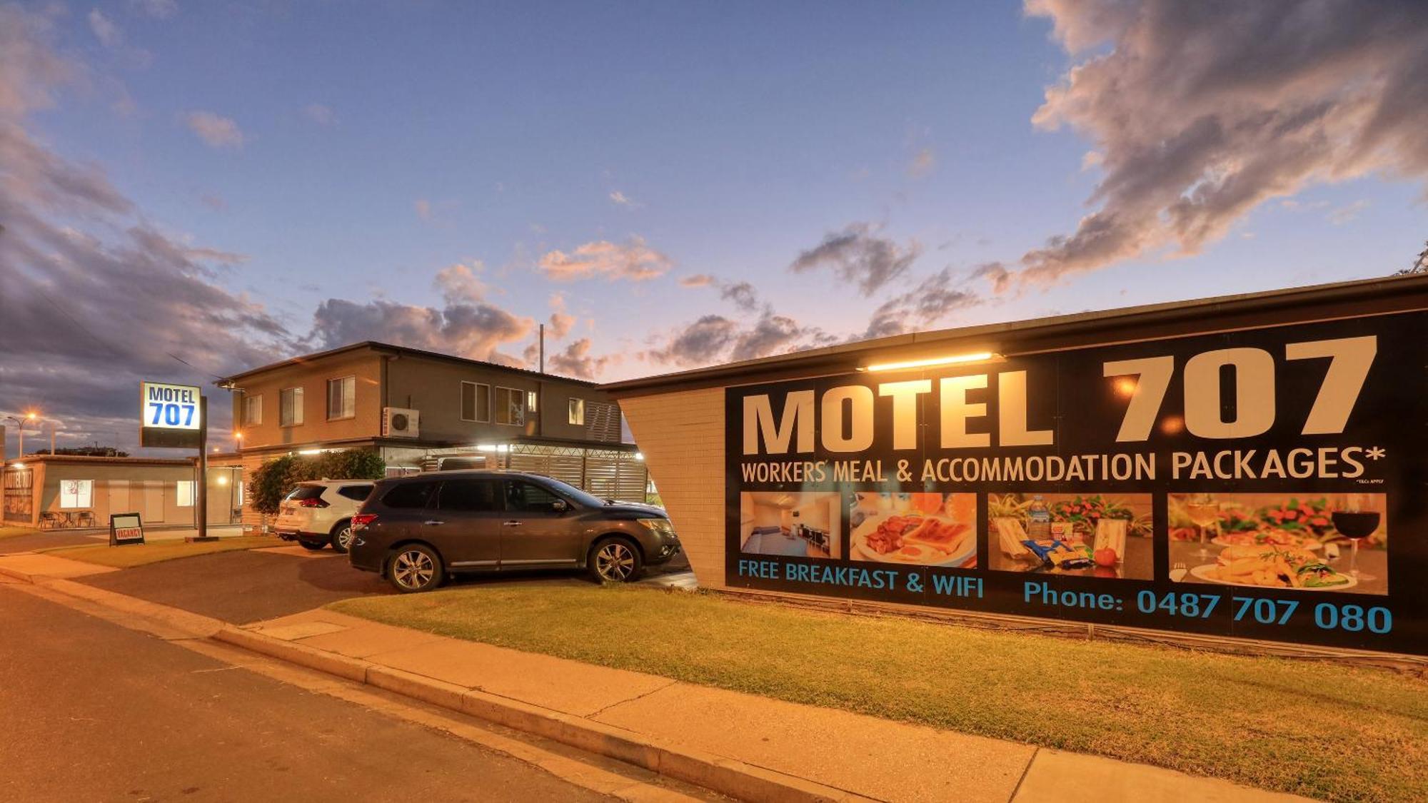 Motel 707 Emerald Bagian luar foto