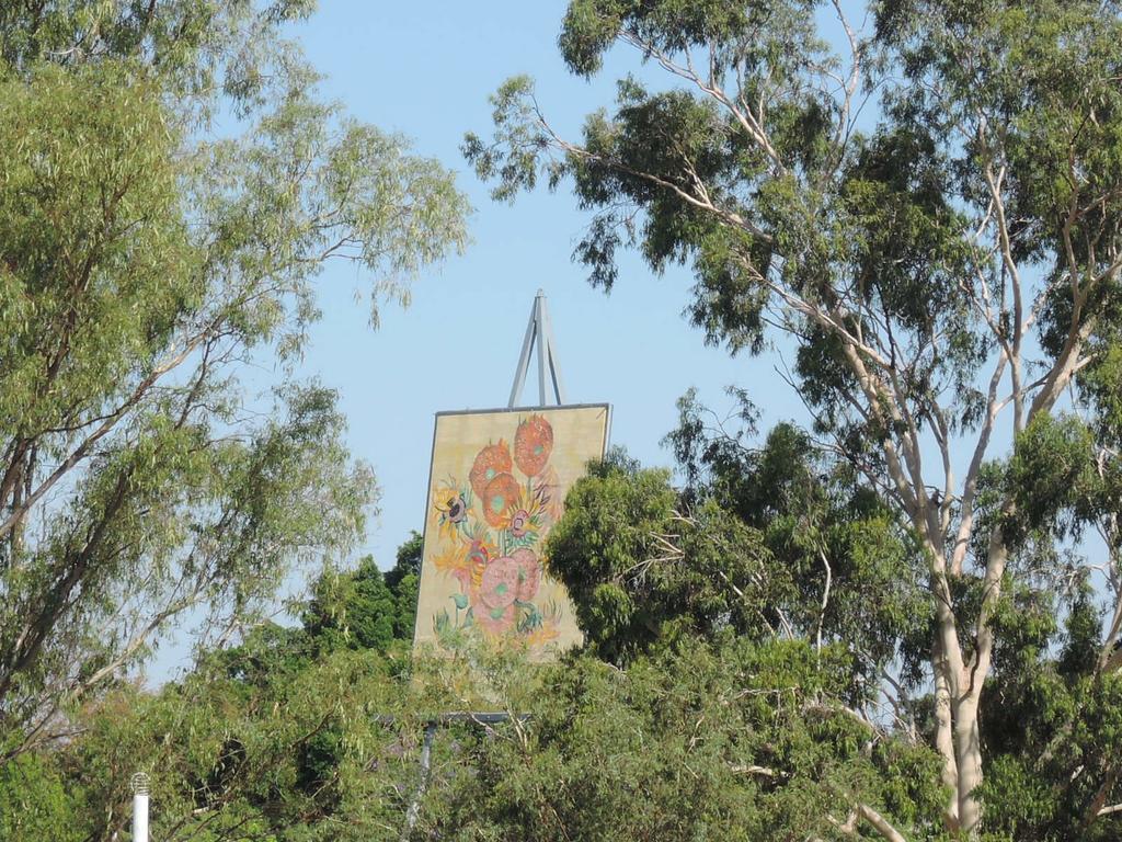 Motel 707 Emerald Bagian luar foto
