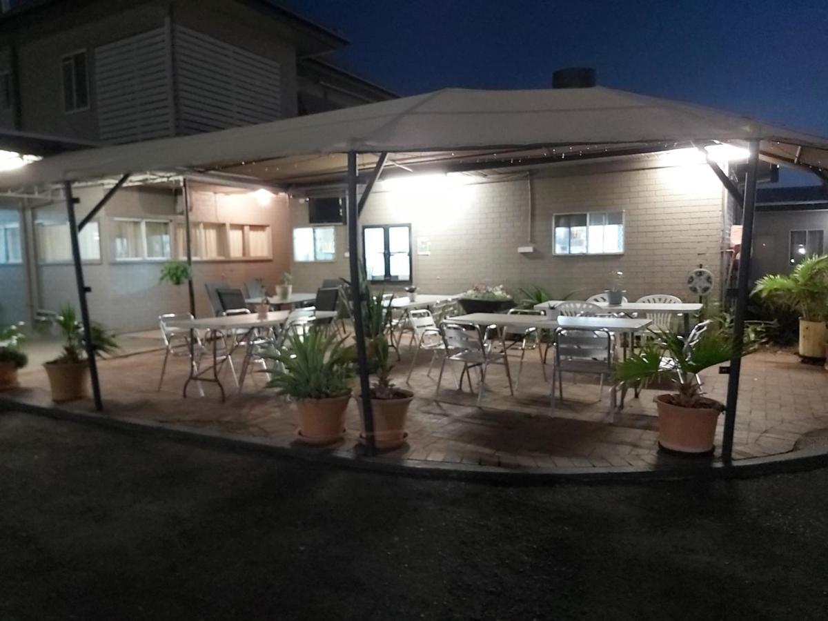 Motel 707 Emerald Bagian luar foto